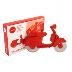 Corta pizza orginal en forma de moto Vespa de Balvi en Casa Rex 2