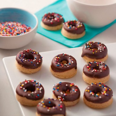 https://tienda.casarex.net/15152-large_default/molde-mini-donuts-12-cavidades-wilton.jpg