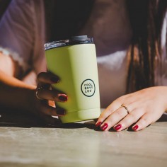 Taza térmica verde pastel 330ml triple capa CoolBottles  Casa Rex 2